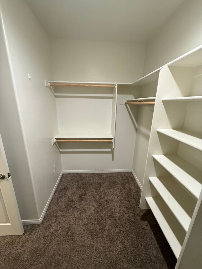 Building Photo - Modern 3-Bedroom Home in Southwest Bakersf...