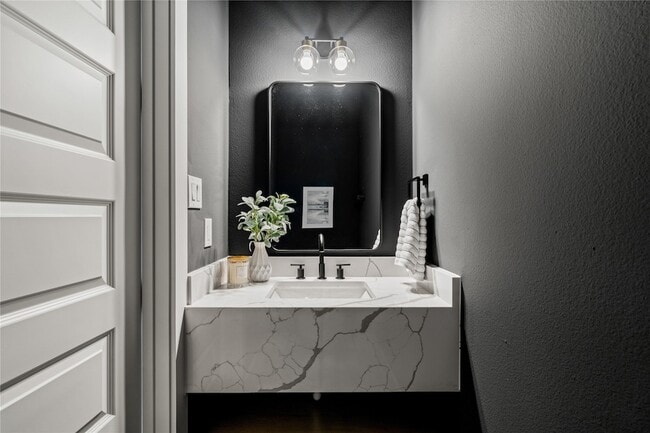 Building Photo - 4110 Cortlandt St