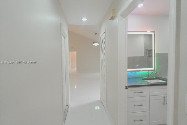 Building Photo - 518 NE 48th St