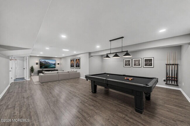 Building Photo - 319 Tulip Ct