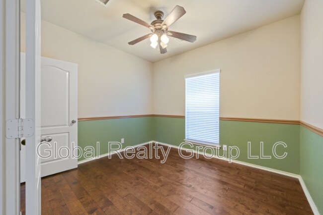 Building Photo - 308 Rustic Tr