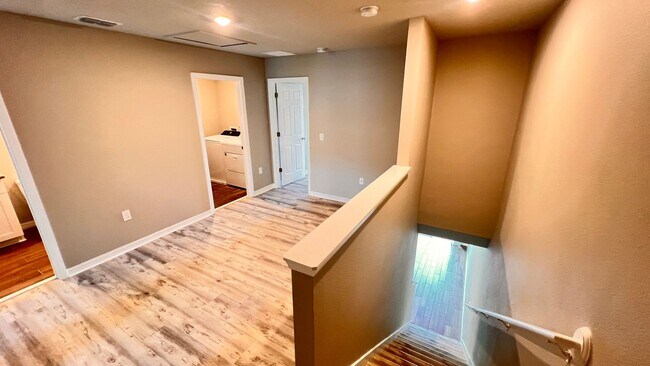 Building Photo - 413 Legacy Lp