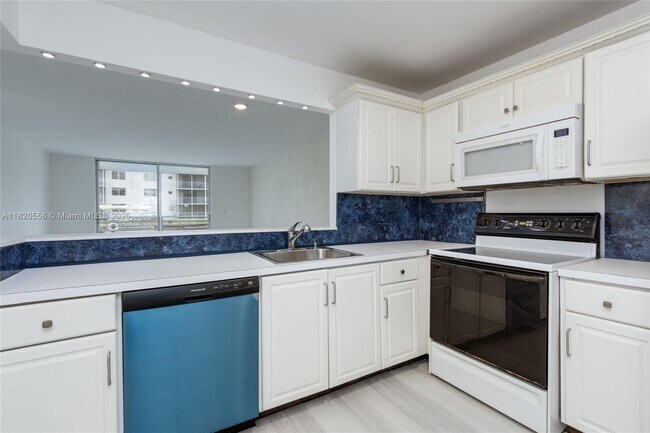 Building Photo - 3600 NE 170th St