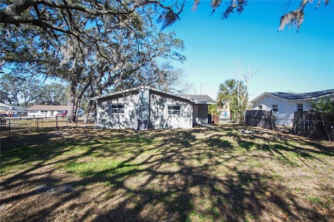 Building Photo - 213 S Bougainvillea Ave