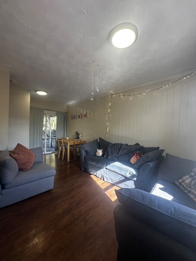 Building Photo - 136 Lorentz St