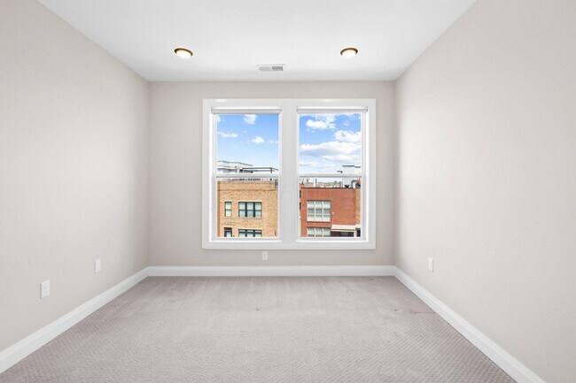 Building Photo - 751 N 6th St