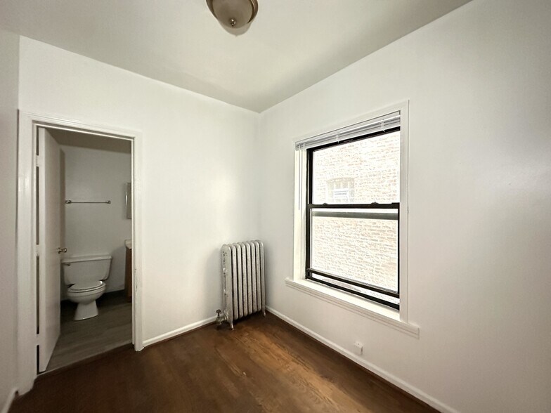 Building Photo - 931 W Sunnyside Ave