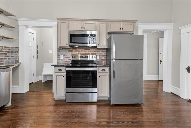 Building Photo - 1630 Mistletoe Blvd