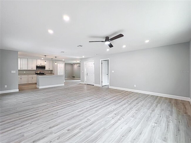 Building Photo - 8676 Hillside Dr