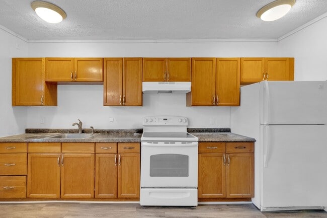 Building Photo - Spacious 5-Bed Renovated Home with Modern ...