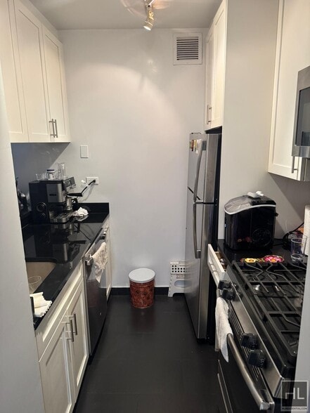 Building Photo - E. 72nd St., Upper East Side, Manhattan | 1 Bed, 1 Bath, Doorman, Gym, Q Train
