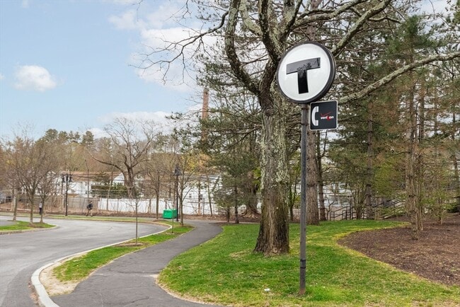 Building Photo - 1932 Washington St