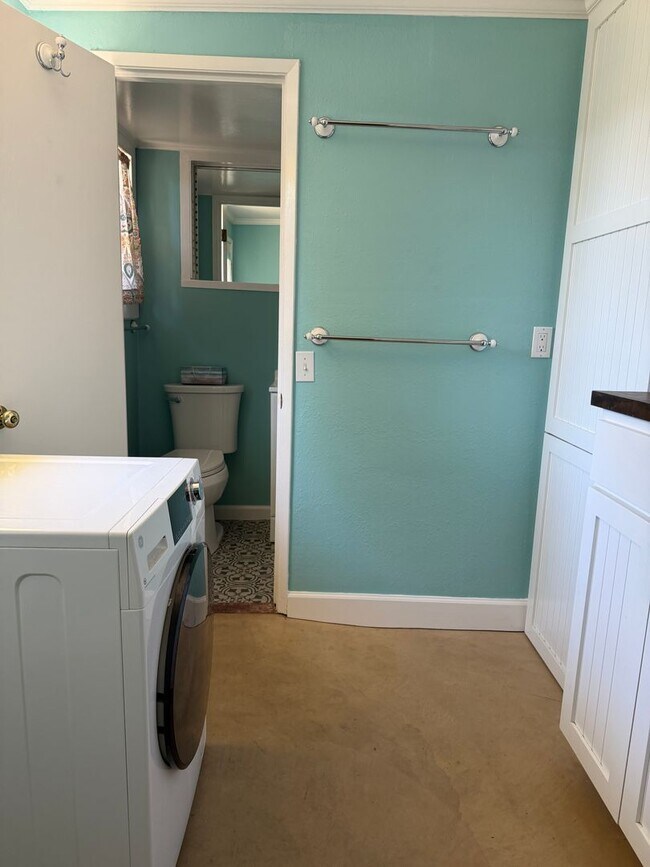 Building Photo - 721 37th Ave