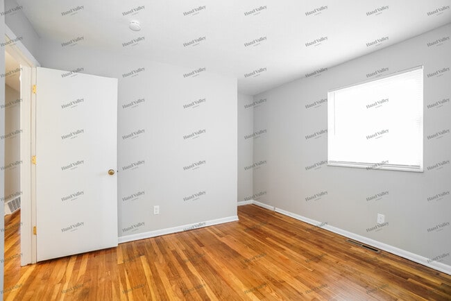 Building Photo - 3701 Christie Rd W