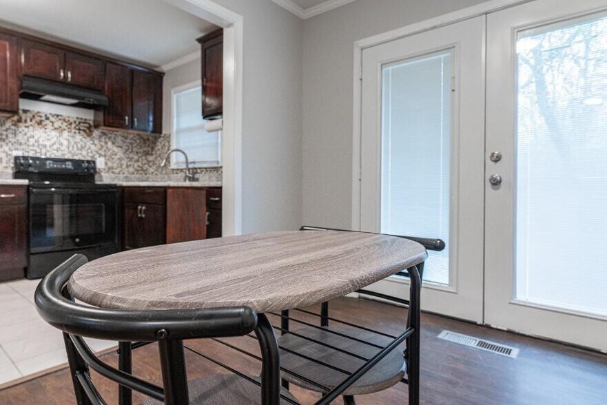 Building Photo - 3883 Adamsville Dr SW