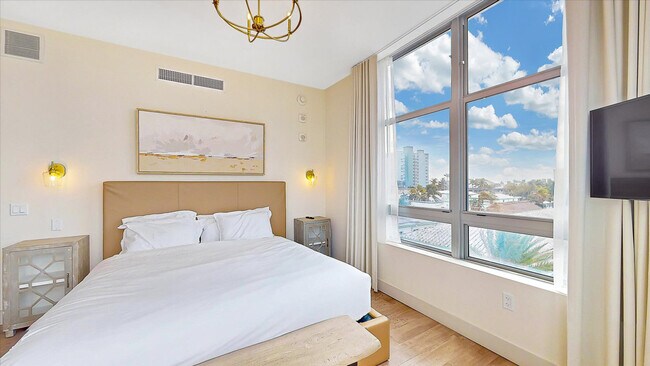 Building Photo - 777 N Ocean Dr