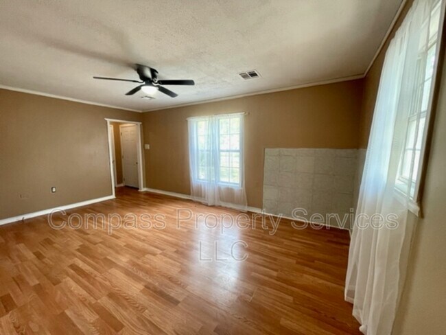 Building Photo - 2714 Windsor Ave