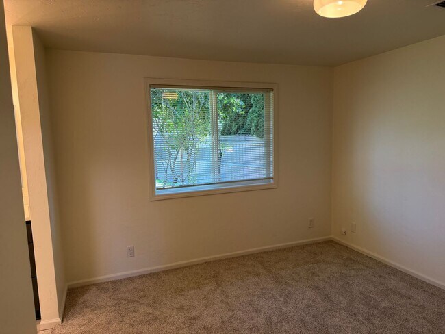 Building Photo - Updated 3 bedroom 2 bath home in a great neighborhood!
