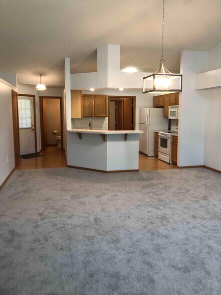 Building Photo - 9427 Prairieview Trail N