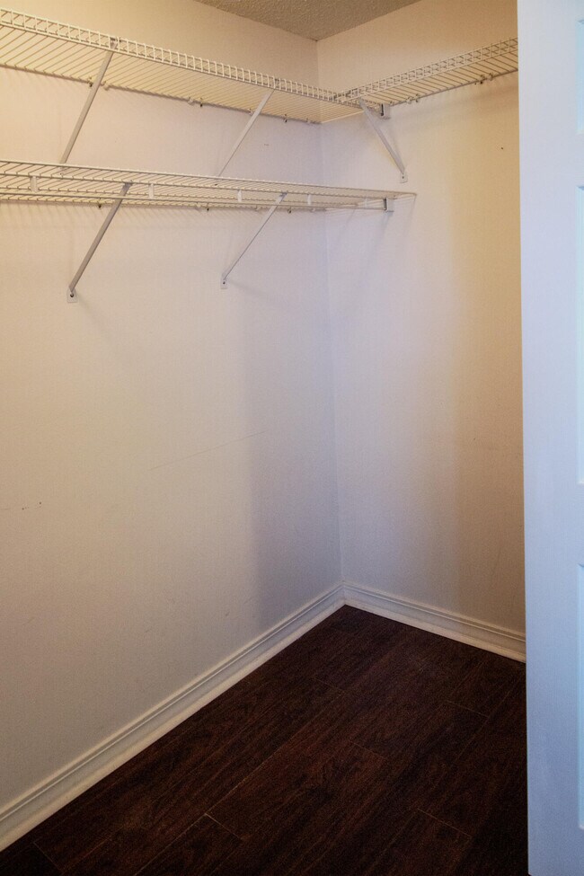 Building Photo - 2713 Bay Club Dr