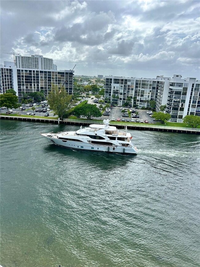 Building Photo - 3000 S Ocean Dr