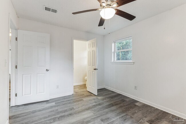 Building Photo - 851 Barksdale St