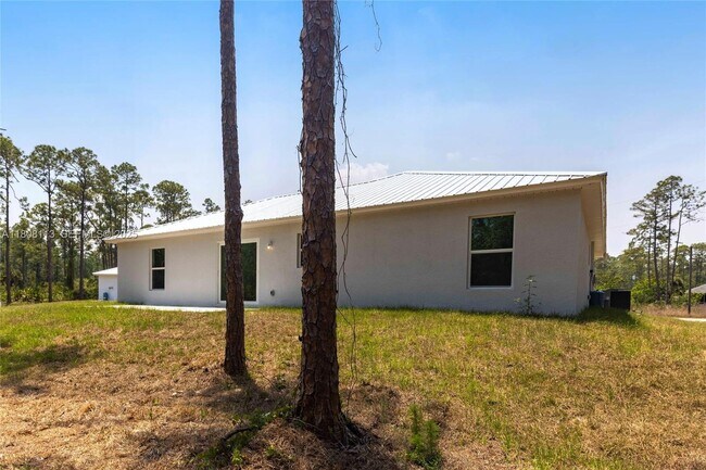 Building Photo - 2006 Rosa Ct