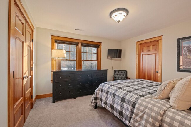 Building Photo - 20 Yellow Birch Cir