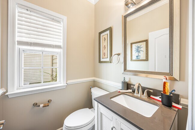 Building Photo - 1903 Dundalk Rd