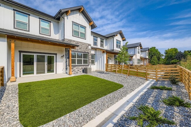 Building Photo - 2502 Colt Wy