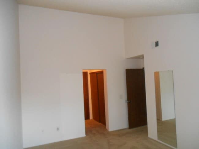 Building Photo - 2 Bed/2 Bath Condo w/Detached 1 Car Garage...
