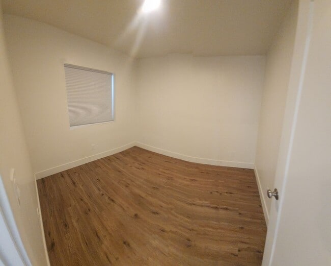 Building Photo - 7 Bedroom 3 bath home close to POLY!!!!