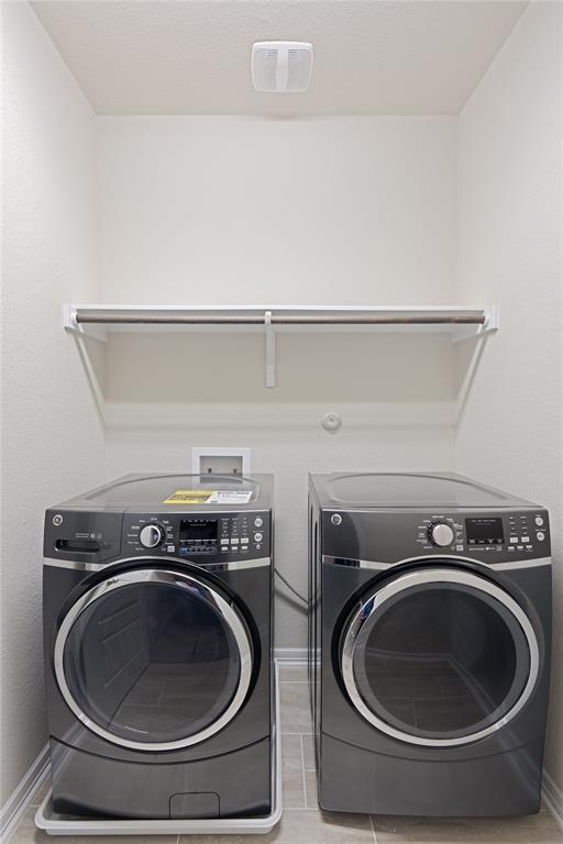 Building Photo - 2212 Dillon Pond Ln