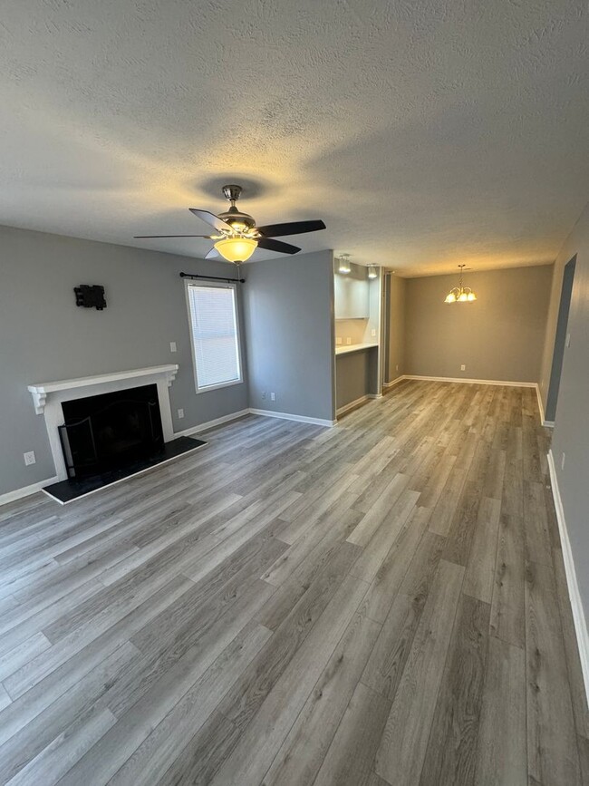 Building Photo - Updated Condo close to Fort Liberty