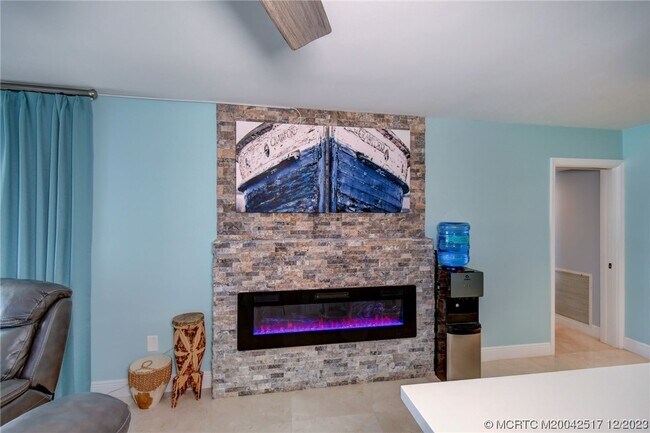 Building Photo - 8302 Marina Villa Dr
