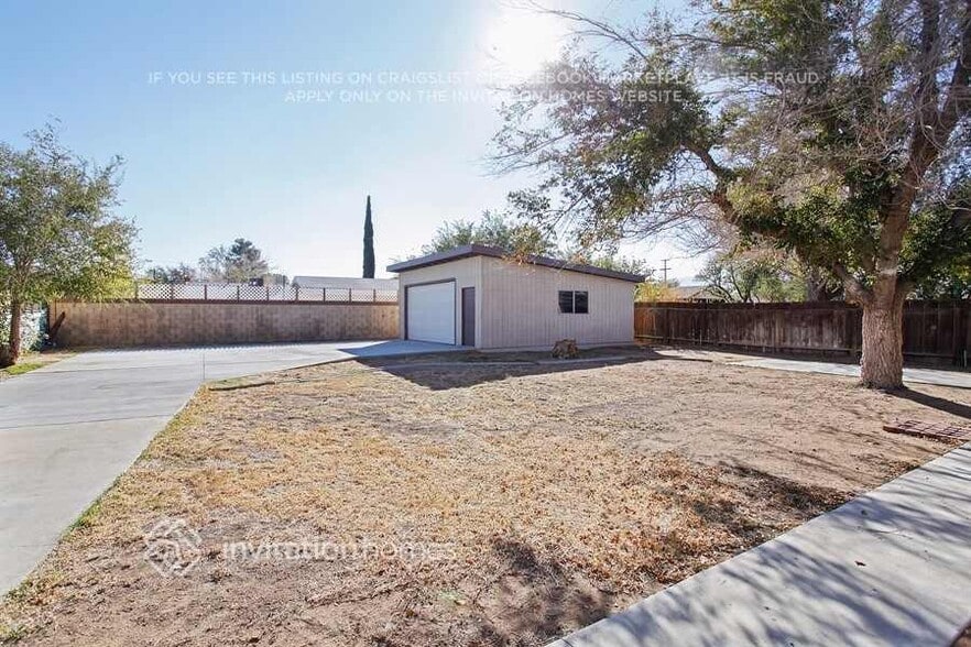 Building Photo - 4546 W Ave L-10