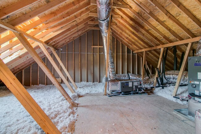 Building Photo - 1132 Eagle's View Dr