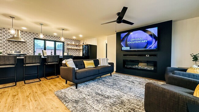 Building Photo - Beautiful 3 Bed 2.5 Bath Home!