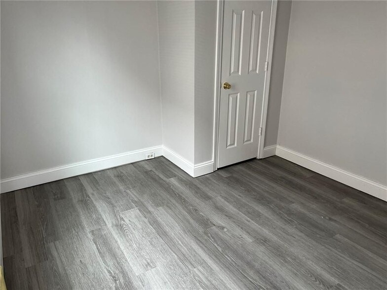 Building Photo - 318 Elm St