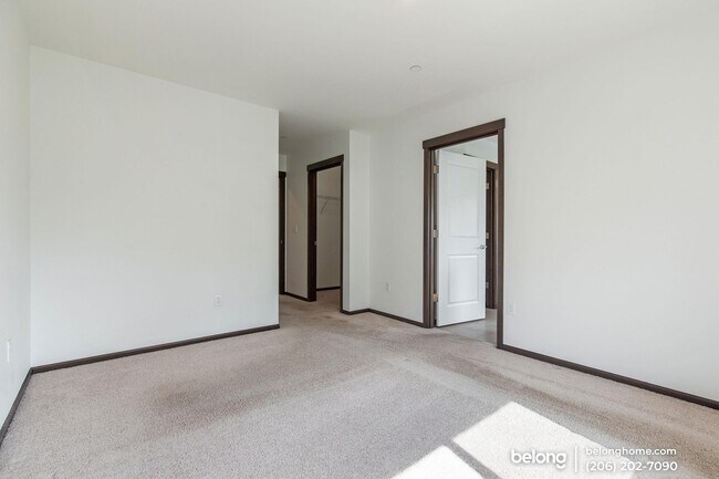 Building Photo - 12010 27th Ct S