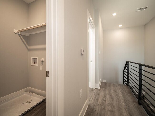 Building Photo - 120 Kimble Ln