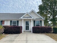 Building Photo - 556 Edgecliff Ln