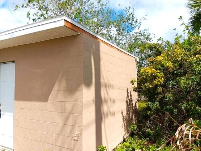 Building Photo - 2117 Mitchell Ct