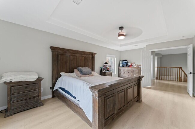 Building Photo - "Charming 4-Bedroom Santa Clarita Home with Fireplace – Spacious 2,623 Sq. Ft. Retreat!"