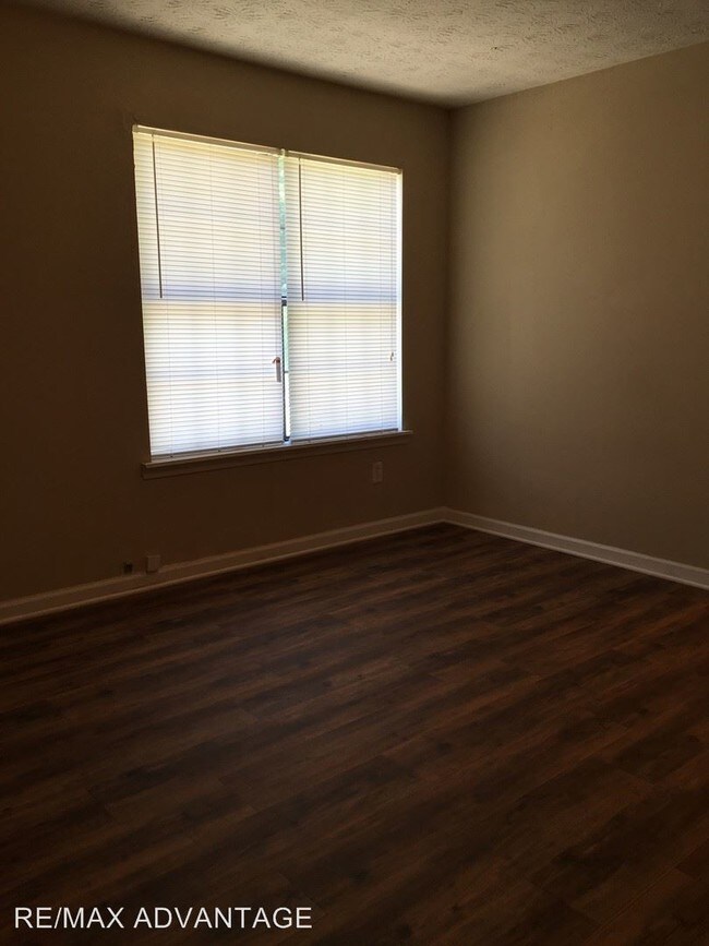 Building Photo - 2488 Robinhood Dr