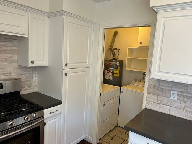 Building Photo - FANTASTIC 3BD TOWNHOUSE FOR LEASE!