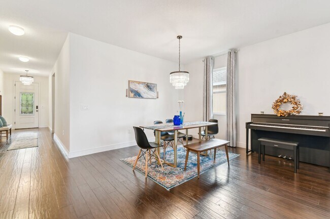 Building Photo - Spacious 4 Bed, 2 Bath Single Family Home ...