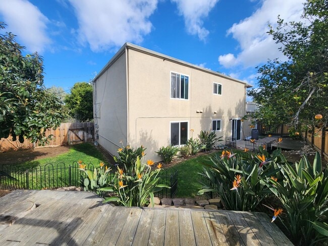 Building Photo - 2 bed/1 bath Condo in Cardiff - West of I-5