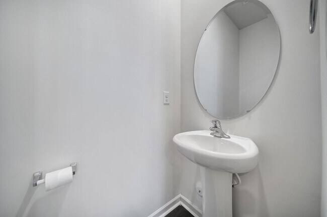 Building Photo - Beautiful 4 Bed 2 and a Half Bath Home in Charlotte!