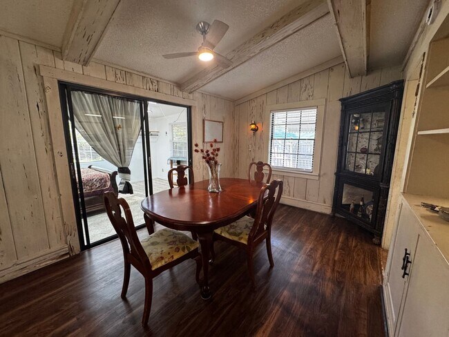 Building Photo - 630 N Crooked Lake Dr